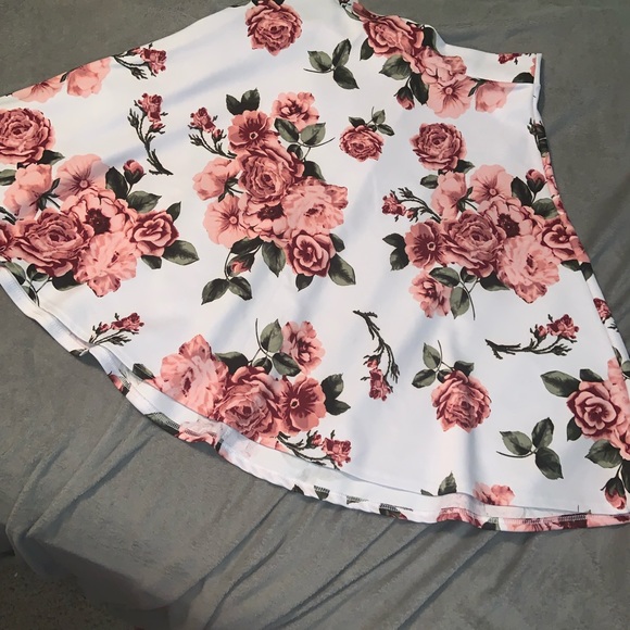 Dresses & Skirts - Knee length floral skirt